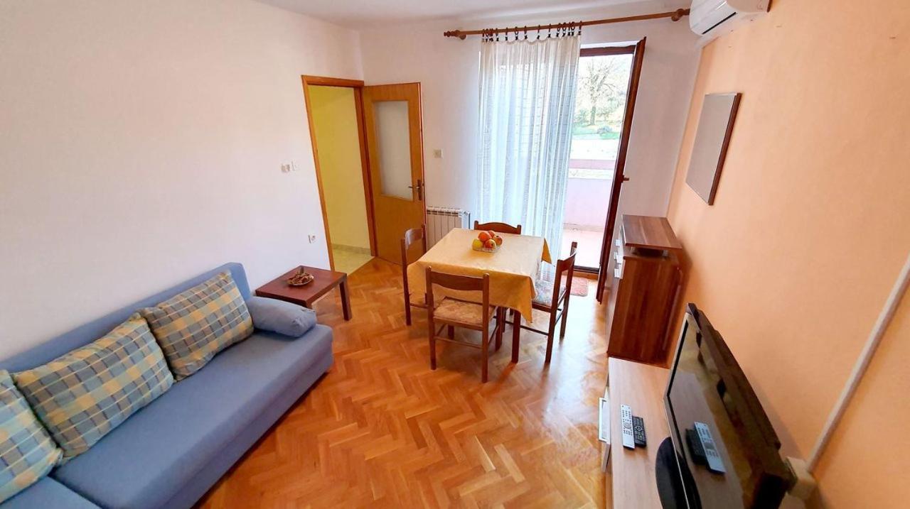 Mirjana F Apartaments Baška Habitación foto